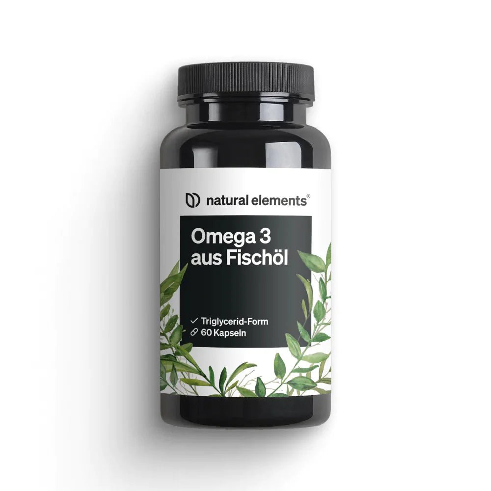 Eine Flasche mit 60 Omega-3-Fischöl-Kapseln von NATURAL ELEMENTS mit einem schwarzen Etikett mit grünem Blattdesign enthält essentielle Fettsäuren in Triglyceridform zur Unterstützung der Herzfunktion.