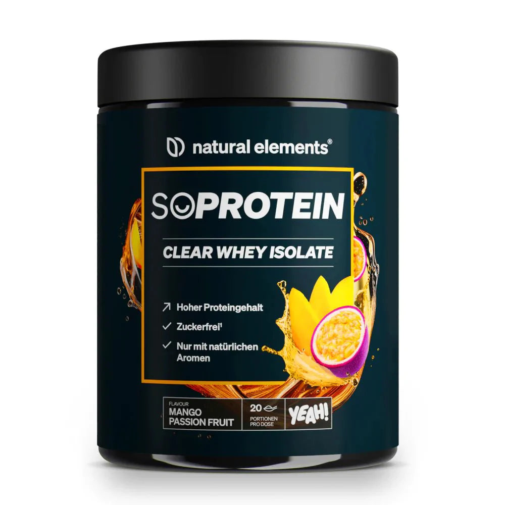 Ein Behälter mit SoProtein Clear Whey Isolate von NATURAL ELEMENTS, Geschmacksrichtung Mango-Passionsfrucht, mit einer Abbildung der Passionsfrucht und den Vorteilen des Produkts.