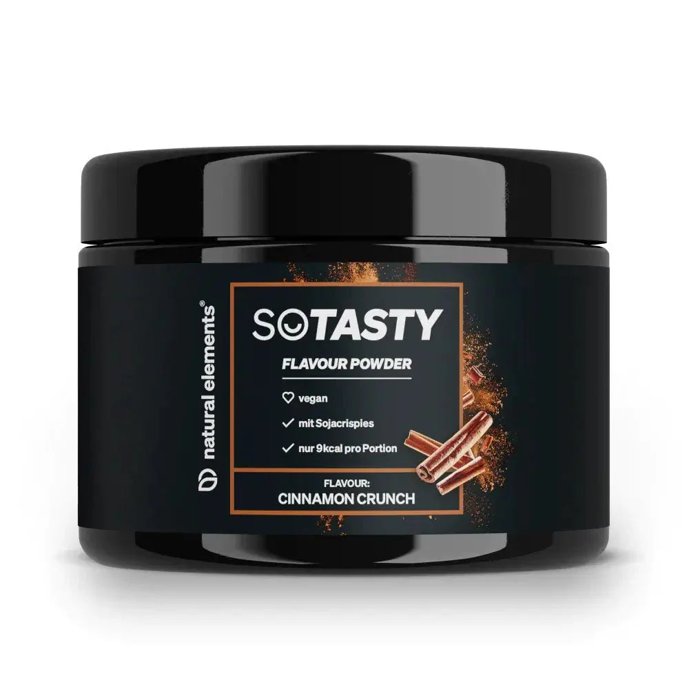 Eine schwarze Dose mit der Aufschrift "SoTasty Geschmackspulver" von NATURAL ELEMENTS in der Geschmacksrichtung Zimt-Crunch, mit Abbildungen von Zimtstangen und Produktangaben auf der Vorderseite.