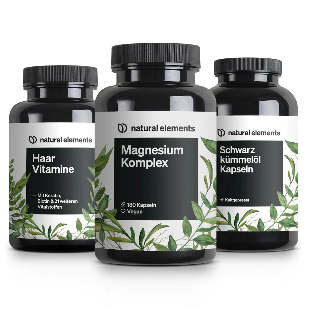 Drei schwarze Flaschen aus dem Twenty4Tim-Bundle der Marke natural elements werden vor einem weißen Hintergrund präsentiert.